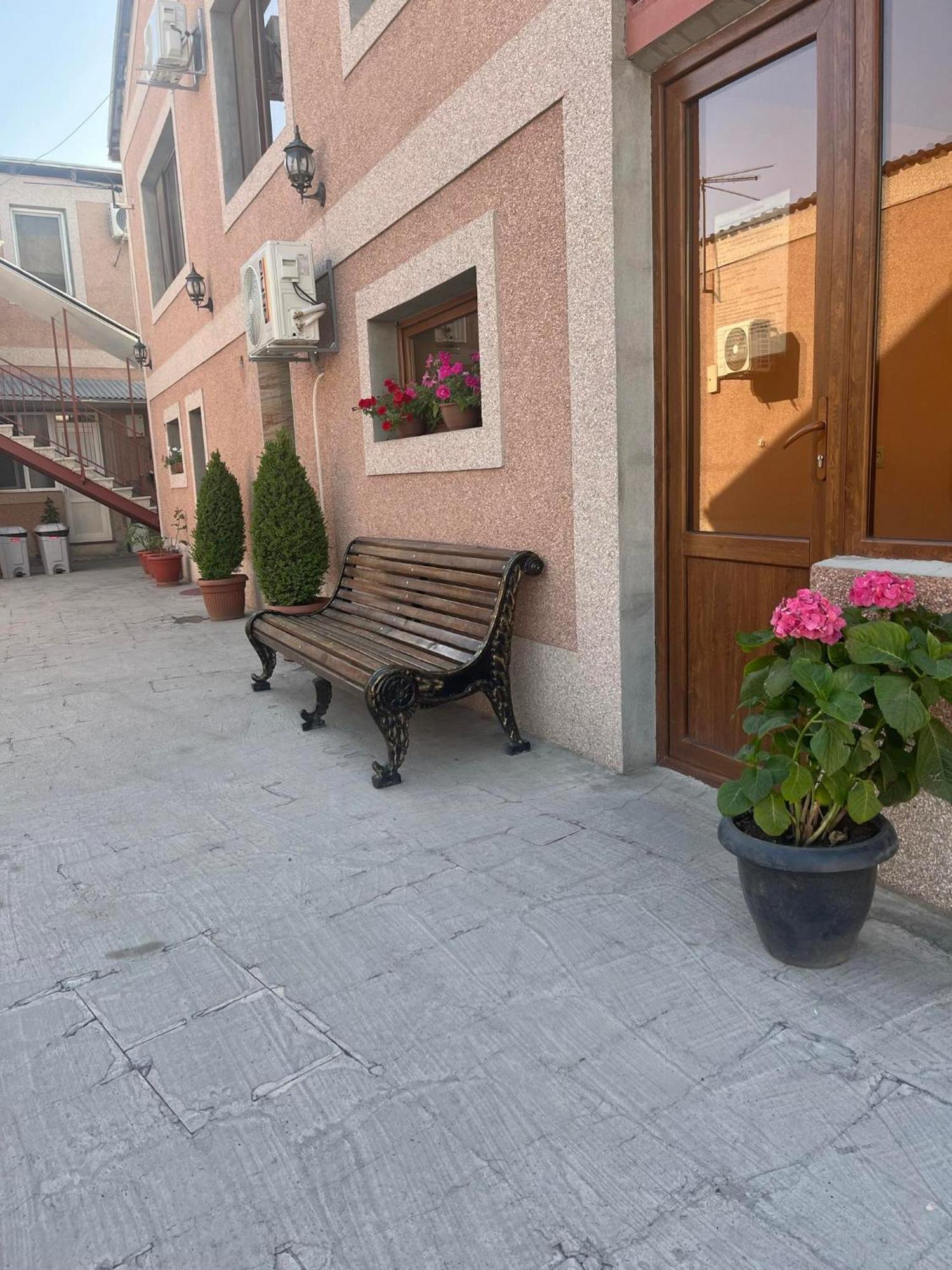 Styopa Hotel Ereván Exterior foto